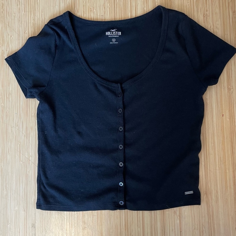 Hollister button baby tee in black